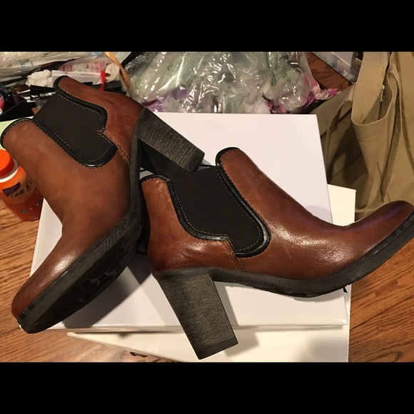 Miz Mooz Shoes - Authentic Real Miz Mooz Brown leather boots size 6